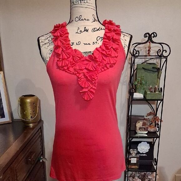 NWT DESIGN HISTORY Women's Pink Hibiscus Ruffled Top Size Medium - Picture 1 of 1